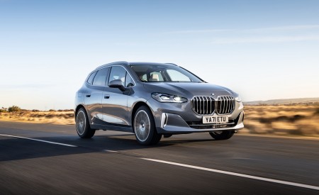 2022 BMW 2 Series 220i Active Tourer (UK-Spec) Front Three-Quarter Wallpapers 450x275 (41)