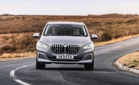 2022 BMW 2 Series 220i Active Tourer (UK-Spec) Front Wallpapers 450x275 (50)