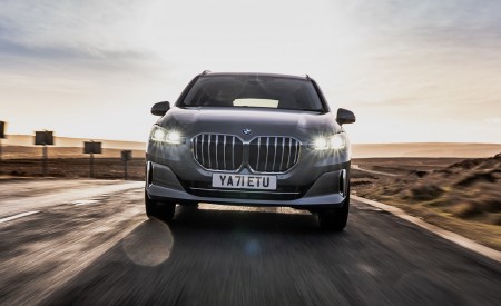 2022 BMW 2 Series 220i Active Tourer (UK-Spec) Front Wallpapers 450x275 (48)