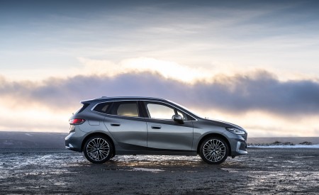2022 BMW 2 Series 220i Active Tourer (UK-Spec) Side Wallpapers 450x275 (59)