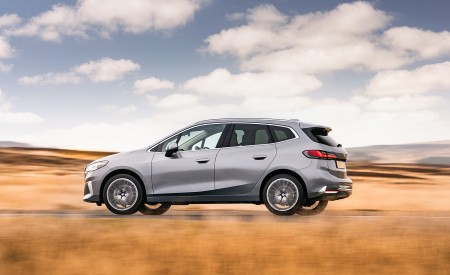 2022 BMW 2 Series 220i Active Tourer (UK-Spec) Side Wallpapers 450x275 (53)