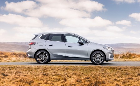 2022 BMW 2 Series 220i Active Tourer (UK-Spec) Side Wallpapers 450x275 (56)