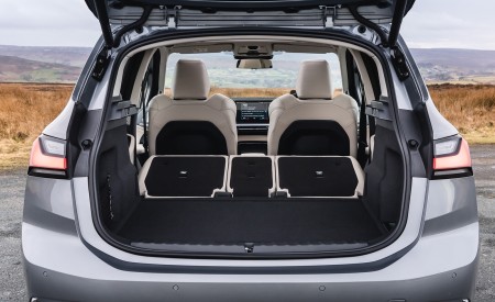 2022 BMW 2 Series 220i Active Tourer (UK-Spec) Trunk Wallpapers 450x275 (83)