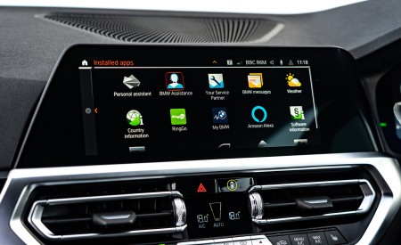 2022 BMW 2 Series 220i Coupé (UK-Spec) Central Console Wallpapers 450x275 (72)