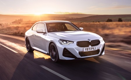 2022 BMW 2 Series 220i Coupé (UK-Spec) Front Three-Quarter Wallpapers 450x275 (41)