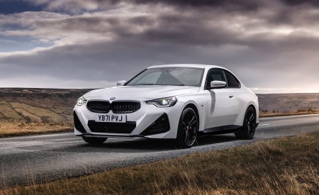 2022 BMW 2 Series 220i Coupé (UK-Spec) Front Three-Quarter Wallpapers 450x275 (56)