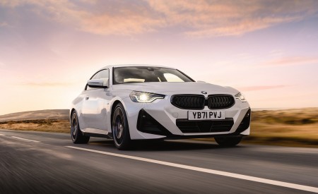 2022 BMW 2 Series 220i Coupé (UK-Spec) Front Three-Quarter Wallpapers 450x275 (44)
