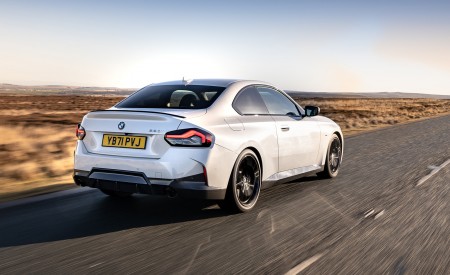 2022 BMW 2 Series 220i Coupé (UK-Spec) Rear Three-Quarter Wallpapers 450x275 (53)