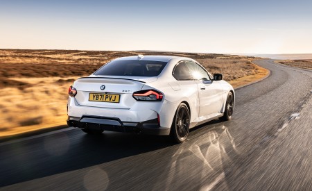 2022 BMW 2 Series 220i Coupé (UK-Spec) Rear Three-Quarter Wallpapers 450x275 (54)
