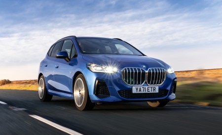 2022 BMW 2 Series 223i Active Tourer (UK-Spec) Front Three-Quarter Wallpapers 450x275 (7)