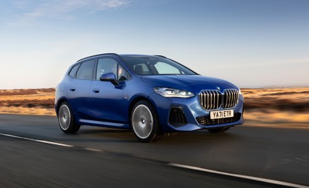 2022 BMW 2 Series 223i Active Tourer (UK-Spec) Front Three-Quarter Wallpapers 450x275 (4)