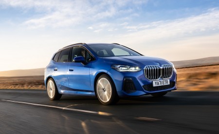 2022 BMW 2 Series 223i Active Tourer (UK-Spec) Front Three-Quarter Wallpapers 450x275 (8)