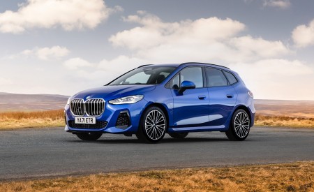 2022 BMW 2 Series 223i Active Tourer (UK-Spec) Front Three-Quarter Wallpapers 450x275 (15)