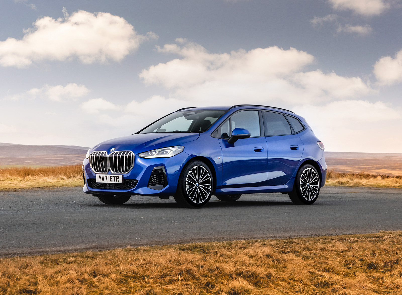 2022 BMW 2 Series 223i Active Tourer (UK-Spec) Front Three-Quarter Wallpapers (15)