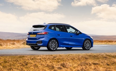 2022 BMW 2 Series 223i Active Tourer (UK-Spec) Rear Three-Quarter Wallpapers 450x275 (16)