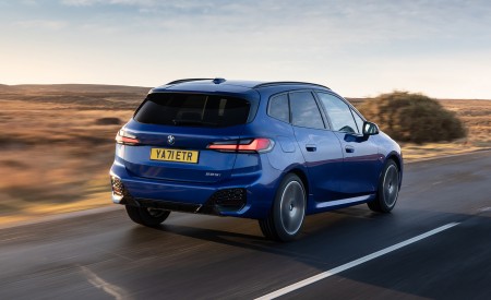 2022 BMW 2 Series 223i Active Tourer (UK-Spec) Rear Three-Quarter Wallpapers 450x275 (2)