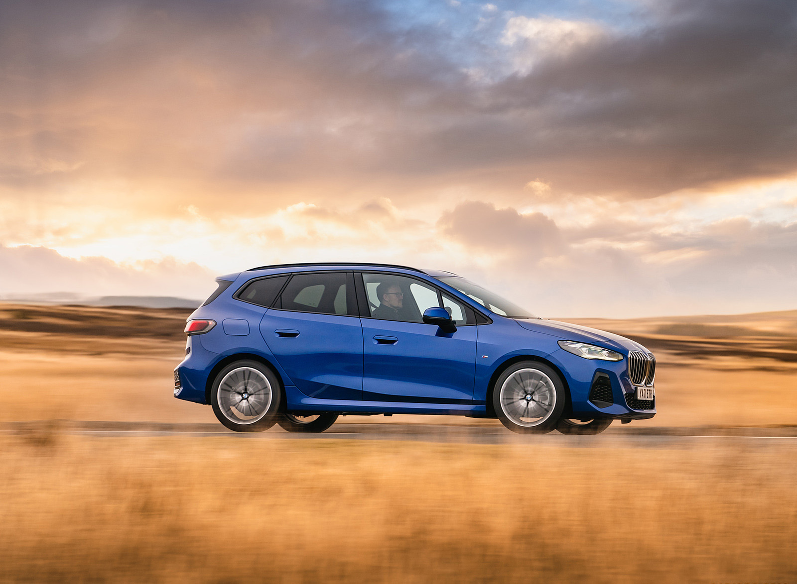 2022 BMW 2 Series 223i Active Tourer (UK-Spec) Side Wallpapers (12)