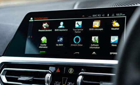 2022 BMW 2 Series M240i Coupé (UK-Spec) Central Console Wallpapers 450x275 (32)