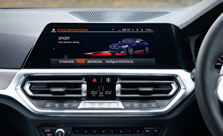 2022 BMW 2 Series M240i Coupé (UK-Spec) Central Console Wallpapers 450x275 (31)