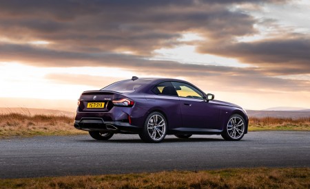 2022 BMW 2 Series M240i Coupé (UK-Spec) Rear Three-Quarter Wallpapers 450x275 (16)