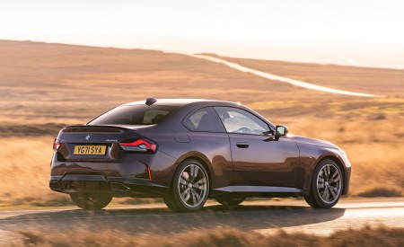 2022 BMW 2 Series M240i Coupé (UK-Spec) Rear Three-Quarter Wallpapers 450x275 (3)