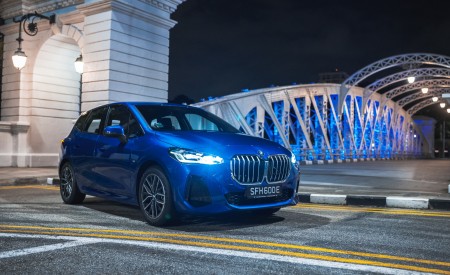2022 BMW 218i Active Tourer M Sport Launch Edition Front Three-Quarter Wallpapers  450x275 (53)