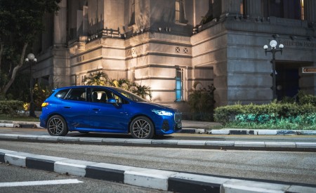 2022 BMW 218i Active Tourer M Sport Launch Edition Front Three-Quarter Wallpapers 450x275 (54)