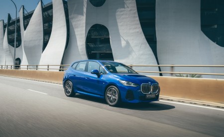 2022 BMW 218i Active Tourer M Sport Launch Edition Front Three-Quarter Wallpapers 450x275 (12)