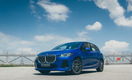 2022 BMW 218i Active Tourer M Sport Launch Edition Front Three-Quarter Wallpapers 450x275 (19)