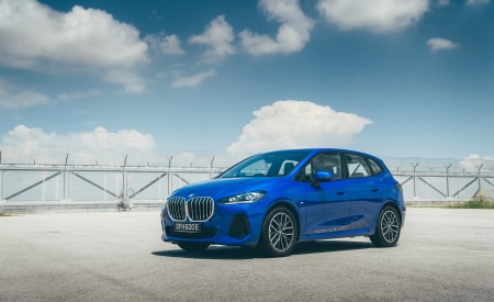 2022 BMW 218i Active Tourer M Sport Launch Edition Front Three-Quarter Wallpapers 450x275 (20)