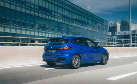2022 BMW 218i Active Tourer M Sport Launch Edition Rear Three-Quarter Wallpapers 450x275 (13)