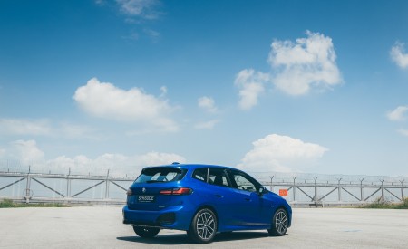 2022 BMW 218i Active Tourer M Sport Launch Edition Rear Three-Quarter Wallpapers 450x275 (24)