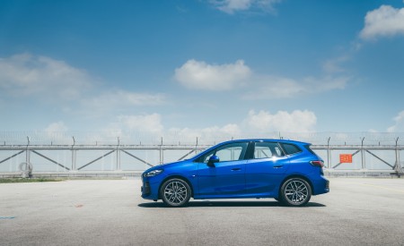 2022 BMW 218i Active Tourer M Sport Launch Edition Side Wallpapers 450x275 (25)