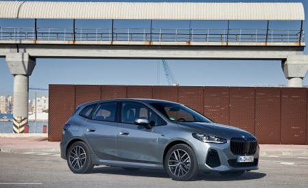 2022 BMW 230e Active Tourer Front Three-Quarter Wallpapers 450x275 (75)