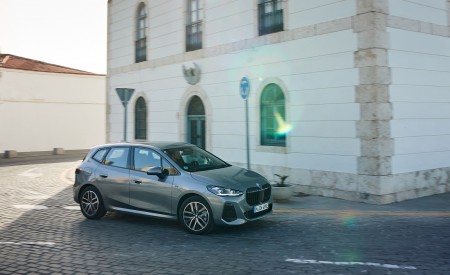 2022 BMW 230e Active Tourer Front Three-Quarter Wallpapers  450x275 (45)