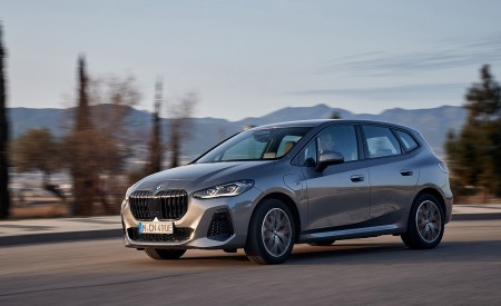 2022 BMW 230e Active Tourer Front Three-Quarter Wallpapers 450x275 (13)