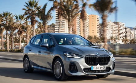 2022 BMW 230e Active Tourer Front Three-Quarter Wallpapers  450x275 (8)