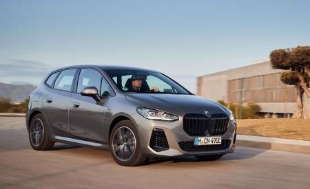 2022 BMW 230e Active Tourer Front Three-Quarter Wallpapers 450x275 (3)