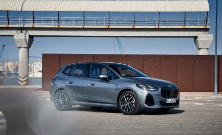 2022 BMW 230e Active Tourer Front Three-Quarter Wallpapers  450x275 (76)