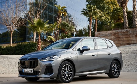2022 BMW 230e Active Tourer Front Three-Quarter Wallpapers 450x275 (53)