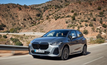 2022 BMW 230e Active Tourer Front Three-Quarter Wallpapers 450x275 (21)