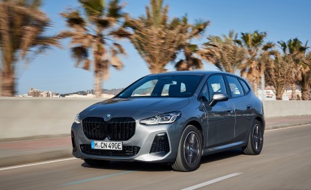 2022 BMW 230e Active Tourer Front Three-Quarter Wallpapers 450x275 (9)