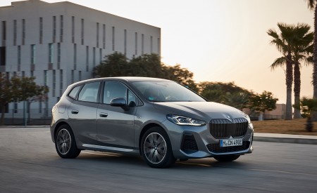 2022 BMW 230e Active Tourer Front Three-Quarter Wallpapers 450x275 (4)