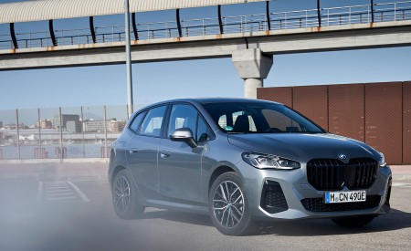 2022 BMW 230e Active Tourer Front Three-Quarter Wallpapers 450x275 (77)