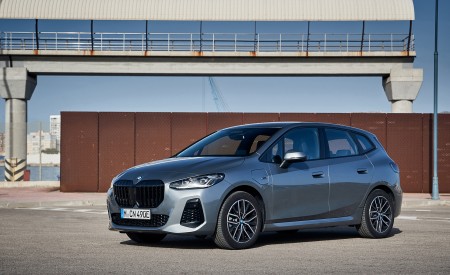 2022 BMW 230e Active Tourer Front Three-Quarter Wallpapers 450x275 (78)