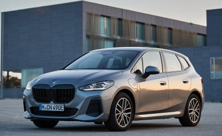 2022 BMW 230e Active Tourer Front Three-Quarter Wallpapers 450x275 (65)