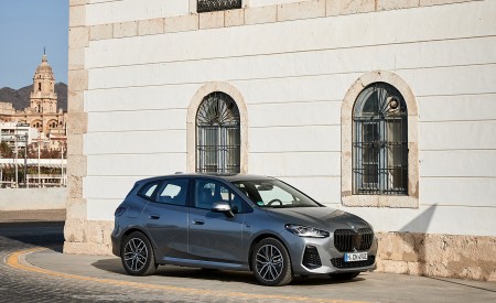 2022 BMW 230e Active Tourer Front Three-Quarter Wallpapers 450x275 (49)