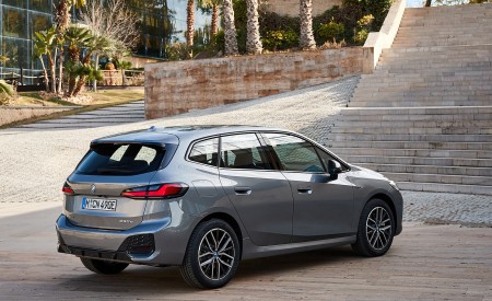 2022 BMW 230e Active Tourer Rear Three-Quarter Wallpapers  450x275 (63)