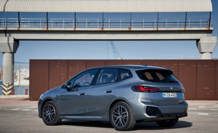 2022 BMW 230e Active Tourer Rear Three-Quarter Wallpapers 450x275 (81)