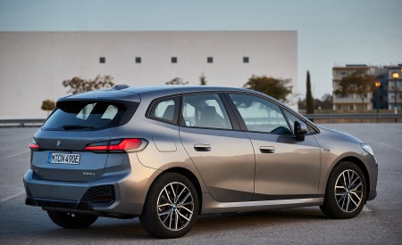 2022 BMW 230e Active Tourer Rear Three-Quarter Wallpapers 450x275 (73)